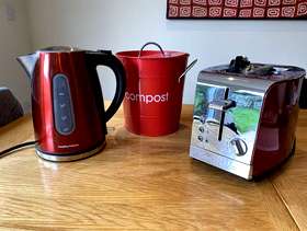 Freecycle Kettle/toaster/compost bin set