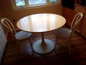 Freecycle Table and 2 chairs