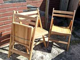 Freecycle 4 folding chairs