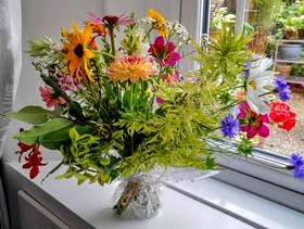 Freecycle Hand tied fresh flower bouquet
