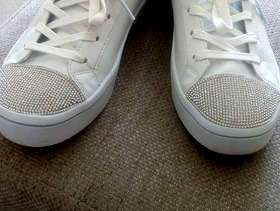 Freecycle Women's white sketcher trainers