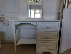 Freecycle Dressing Table with mirror.