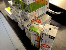 Freecycle Energy saving lightbulbs.