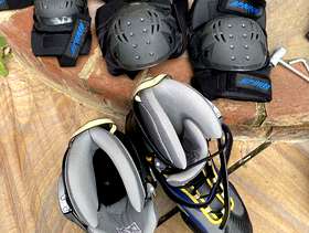 Freecycle Rollerblades Mens UK10 with knee, elbow and wrist protectors