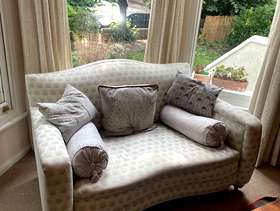Freecycle Beautiful Vintage 2-seater upholstered sofa