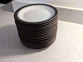 Freecycle Hornsea Contrast Salad plates x 18