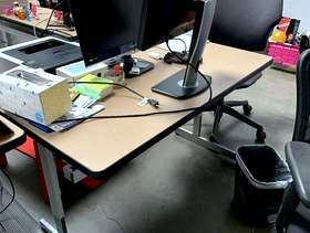Freecycle 3 desk / tables