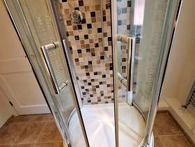 Freecycle Shower screen D shape Hydr8