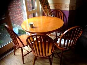 Freecycle Big round table and chairs