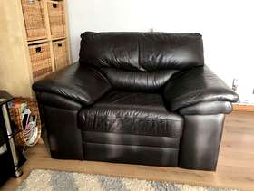 Freecycle Free large leather arm chair
