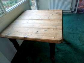 Freecycle Dining room / kitchen table