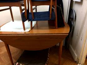 Freecycle Fold down round table and 4 chairs