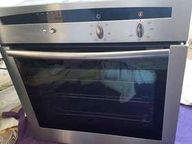 Freecycle Neff electric integrated single oven