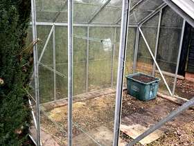 Freecycle Metal greenhouse