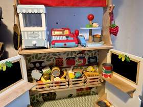 Freecycle Child's theatre and shop