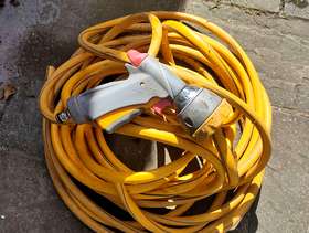 Freecycle Hozelock Garden Hose and Spray Attachment
