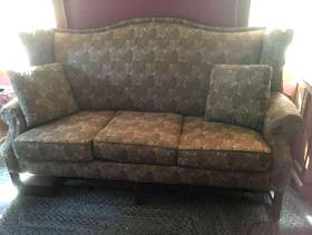 Freecycle 80” Sofa