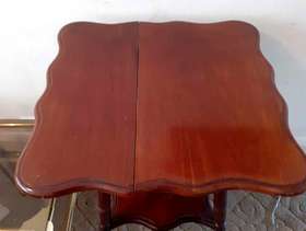 Freecycle Attractive Scallop Edged Table
