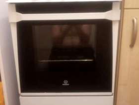 Freecycle White Indesit electric Cooker