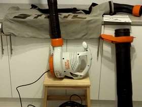 Freecycle Leaf vacuum shredder and blower