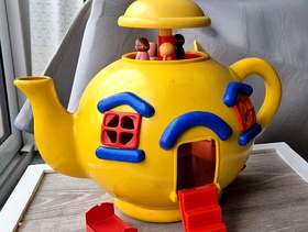 Freecycle Big Yellow Teapot