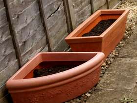 Freecycle 3 plastics garden pots