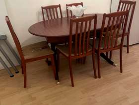 Freecycle Dining table and 6 chairs