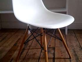 Freecycle Vitra Eames Plastic Chair - RRP £299 ONLY £35