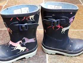 Freecycle Pair of girls wellington boots size 10 - from Joules