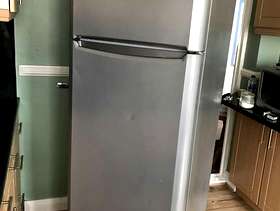 Freecycle Large grey fridge freezer (working)