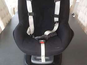 Freecycle Maxi Cosi Pearl Carseat With Family Fix Base