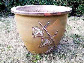 Freecycle Large plant pot with leaf decoration