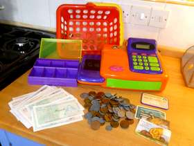 Freecycle Toy till, money and shopping basket