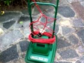 Freecycle Electric hover lawn mower