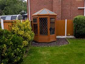 Freecycle Wooden garden summerhouse