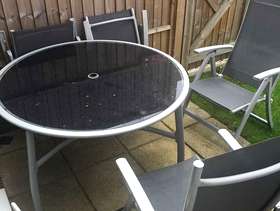 Freecycle Round glass garden table and four collapsible chairs