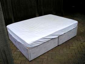 Freecycle Double divan bed