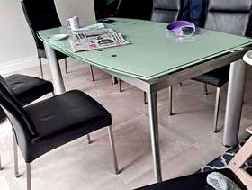Freecycle Extendable white glass dining table