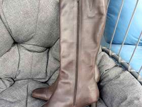 Freecycle Tall brown leather boots size 7