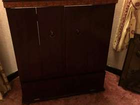 Freecycle Cabinet for tv or drinks