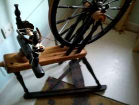 Freecycle Spinning wheel. Works but needs some attention