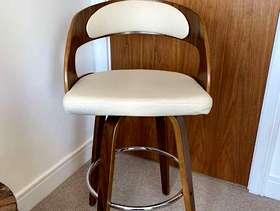 Freecycle 2 Breakfast Bar stools