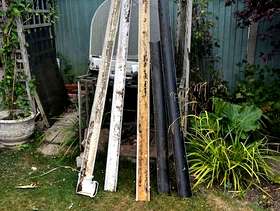 Freecycle Lengths of plastice guttering