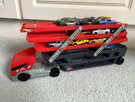Freecycle Toy car transporter and 15+ cars