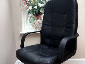 Freecycle Black executive chair
