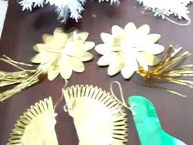 Freecycle Seven Hanging Foil Christmas Decorations