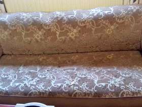 Freecycle Vintage chesterfield sofa