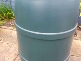 Freecycle Water butt and lid (water butt leaks and has no ...