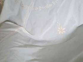 Freecycle Beautiful Oval Embroidered Tablecloth