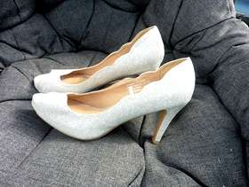 Freecycle Silver high heeled shoes size 6/ 7